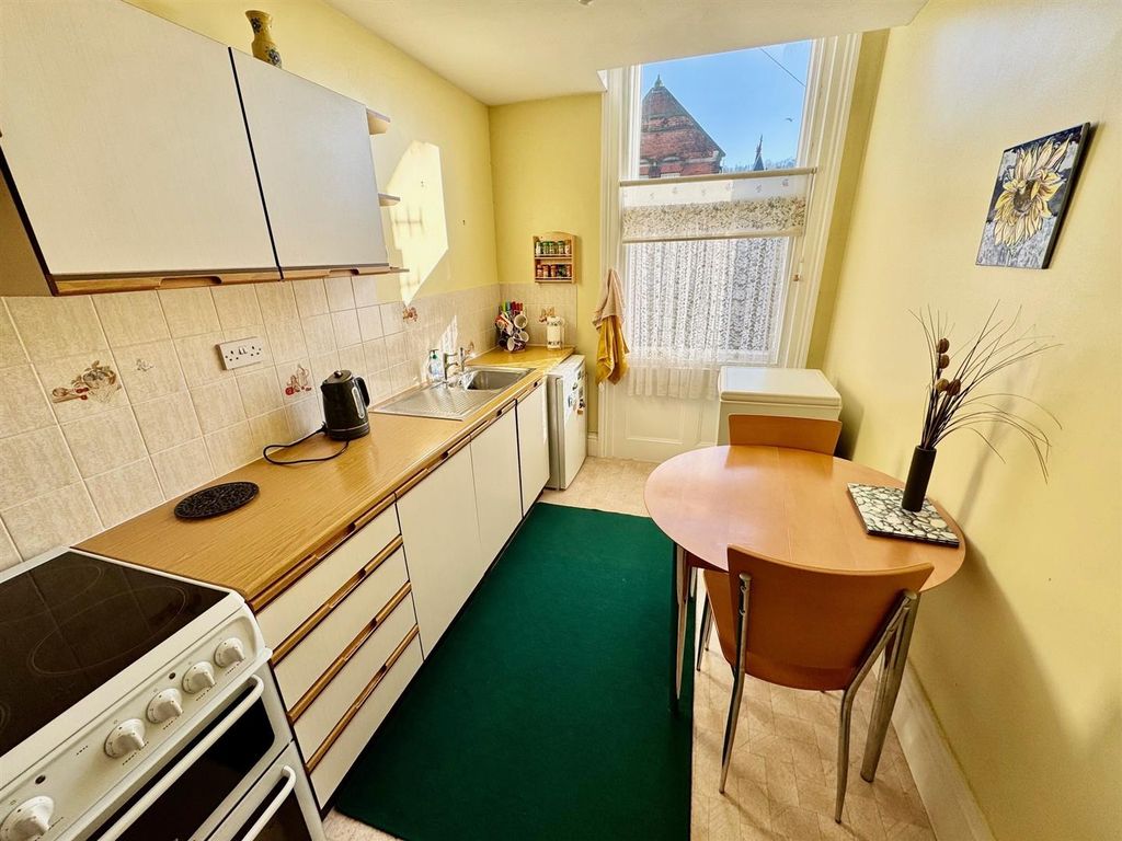 Property photo 3 of 9 Kitchen.Jpg