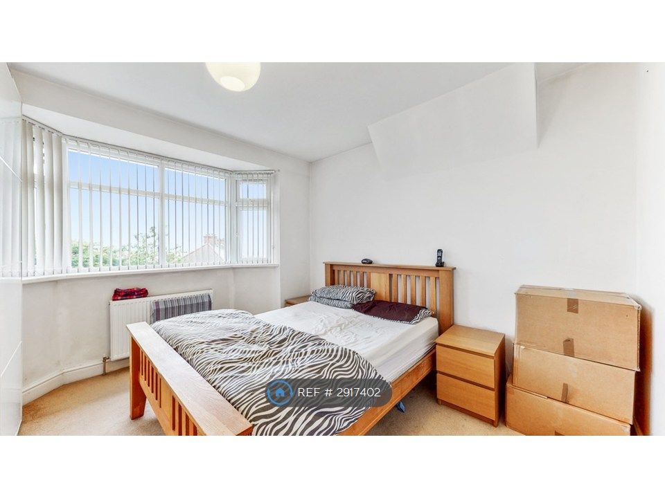 Property photo 2 of 17 Bedroom 1