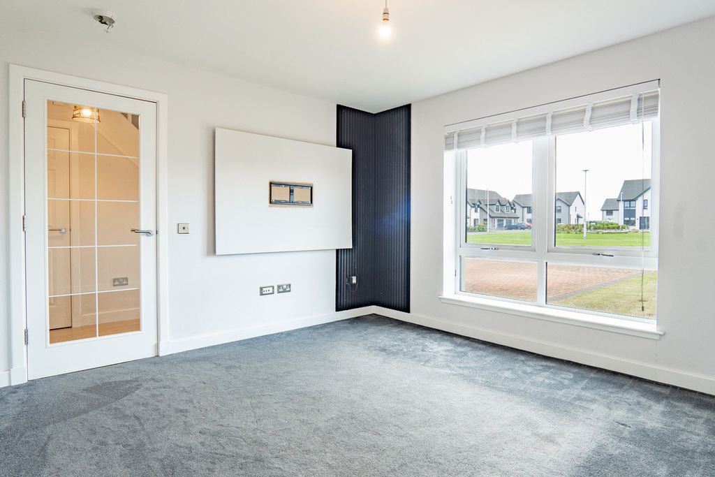 Property photo 2 of 44
