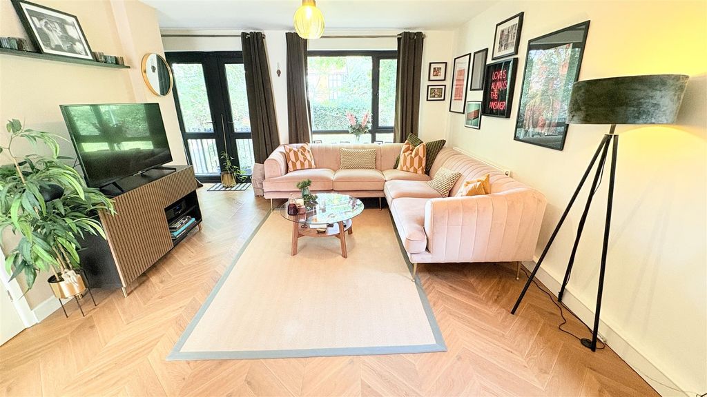 Property photo 3 of 19 L-Shaped Living/Dining Room