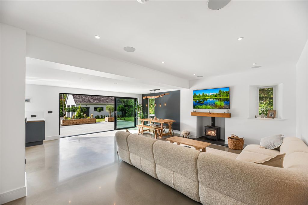 Property photo 2 of 46 Open Plan Living/Dining Room