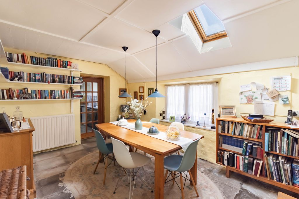 Property photo 3 of 40 Dining Room