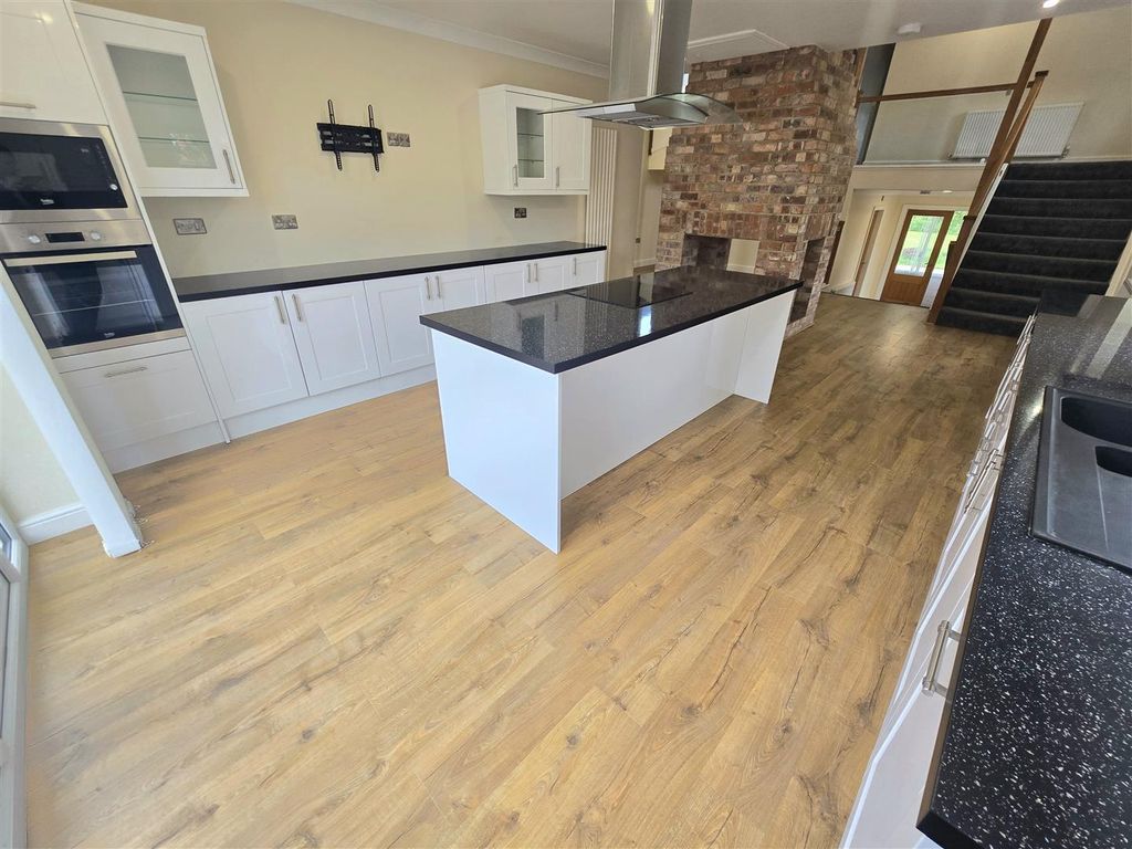 Property photo 2 of 21 Kitchen