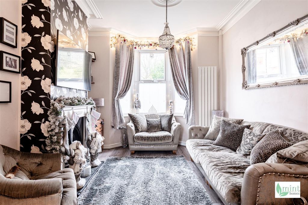 Property photo 2 of 24 Watermark - 50 Albert Road-18.Jpg