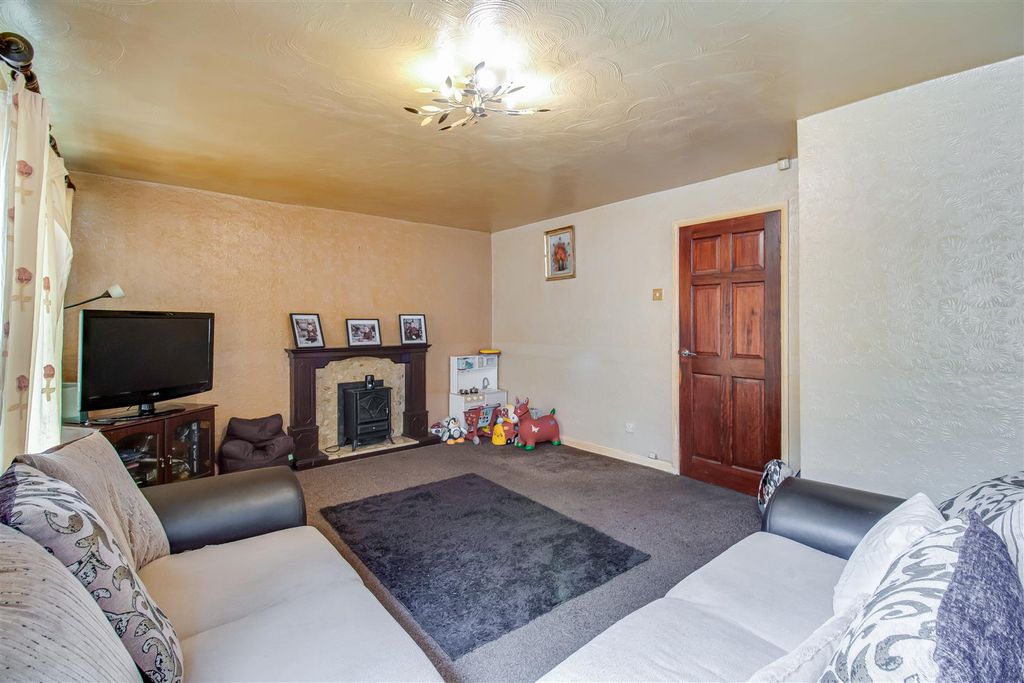 Property photo 2 of 6 Living Room