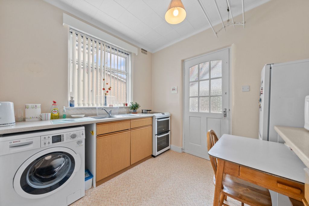 Property photo 3 of 33