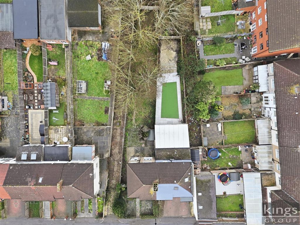 Property photo 3 of 43