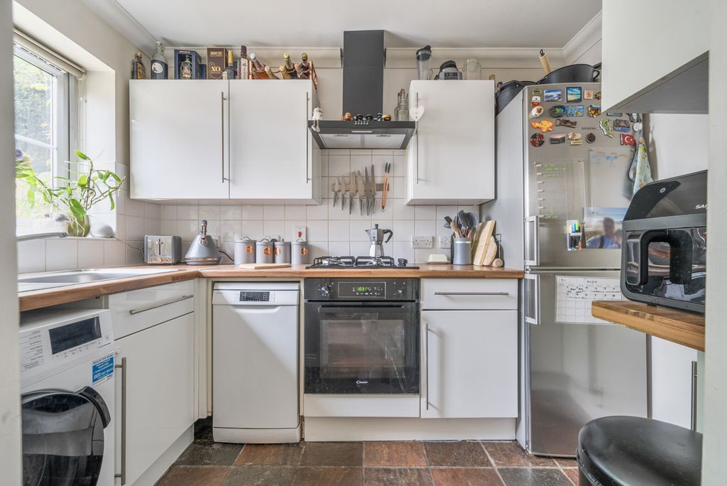 Property photo 2 of 17 1327847-18-687F68...
