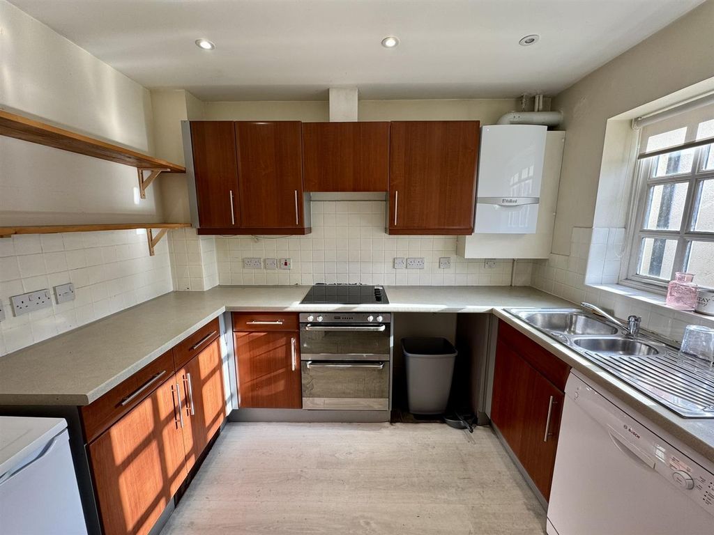 Property photo 2 of 18 Kitchen