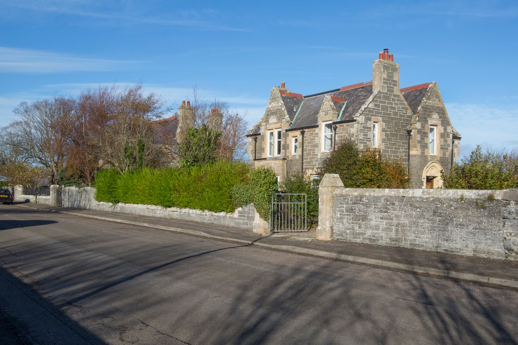 Property photo 2 of 35