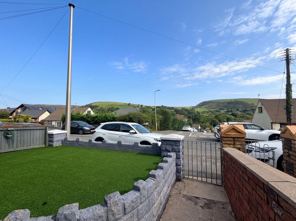 Property photo 2 of 43