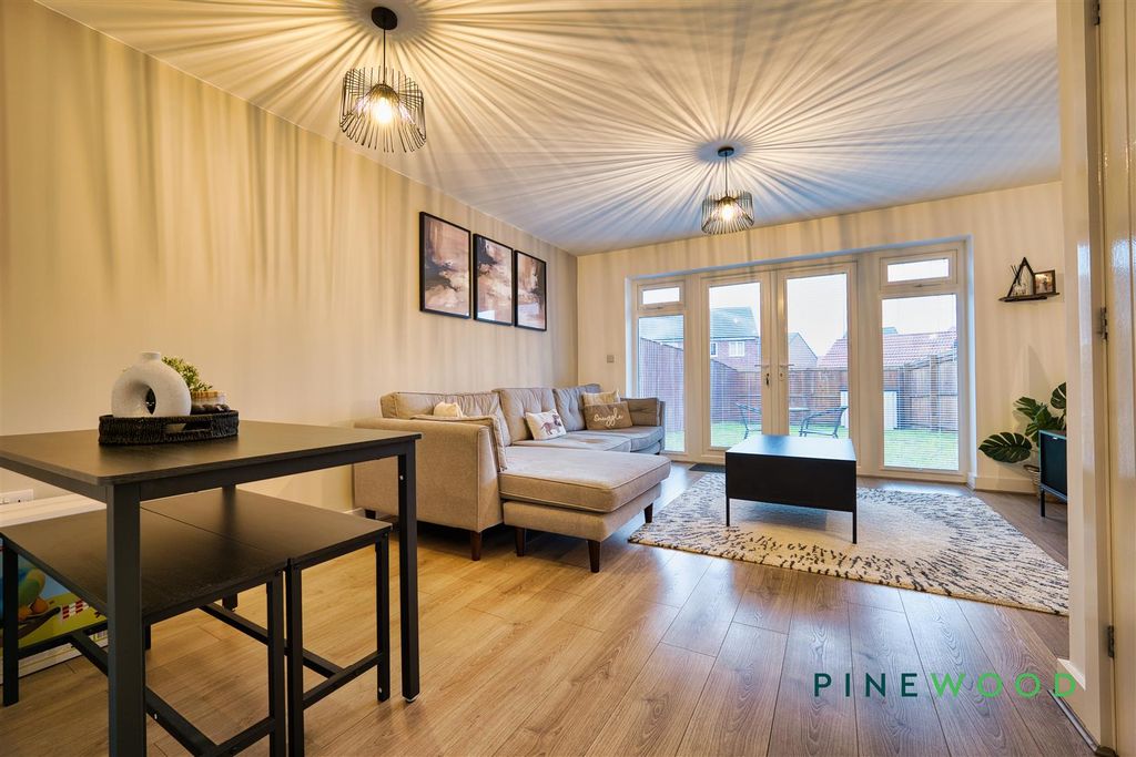 Property photo 2 of 20 Lounge / Diner