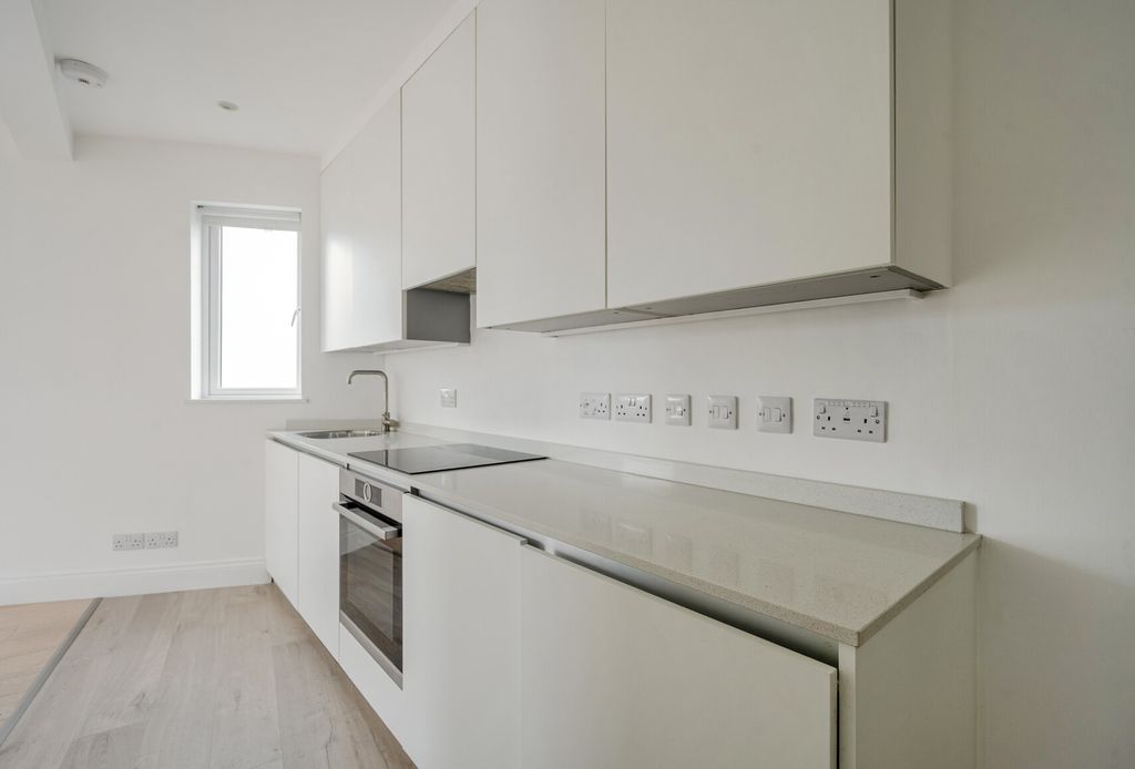 Property photo 3 of 10 1327626-6-688A26c...