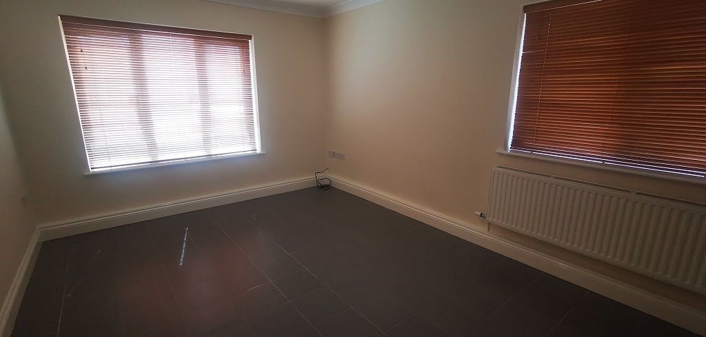 Property photo 3 of 6 Living Room