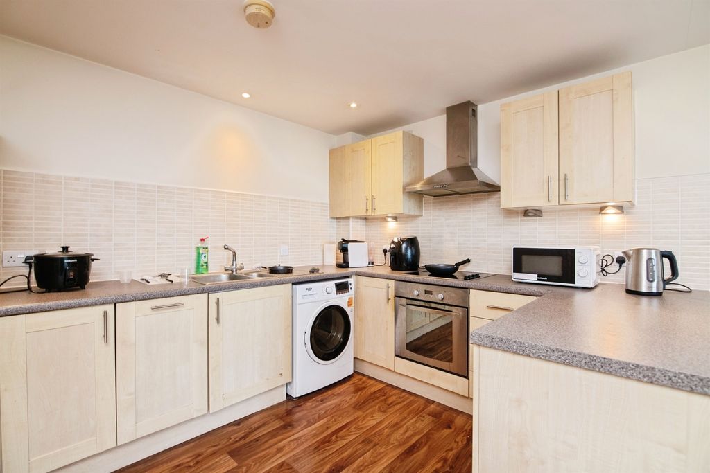 Property photo 2 of 12