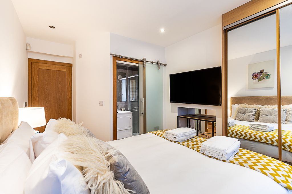 Property photo 3 of 31