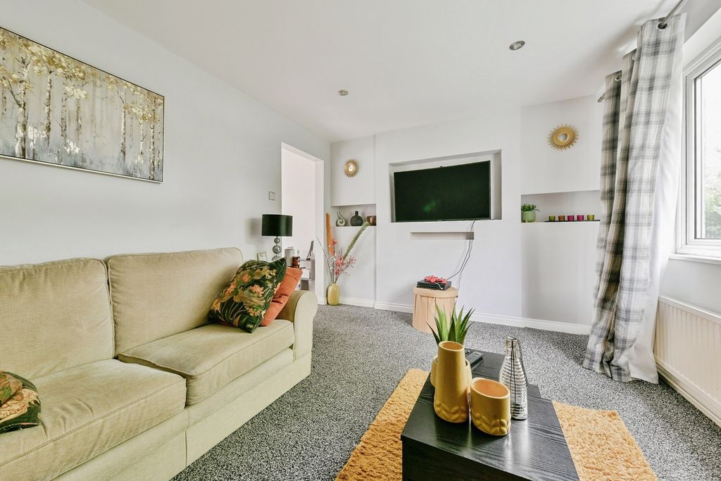 Property photo 3 of 17 Pbox-Img.Jpg
