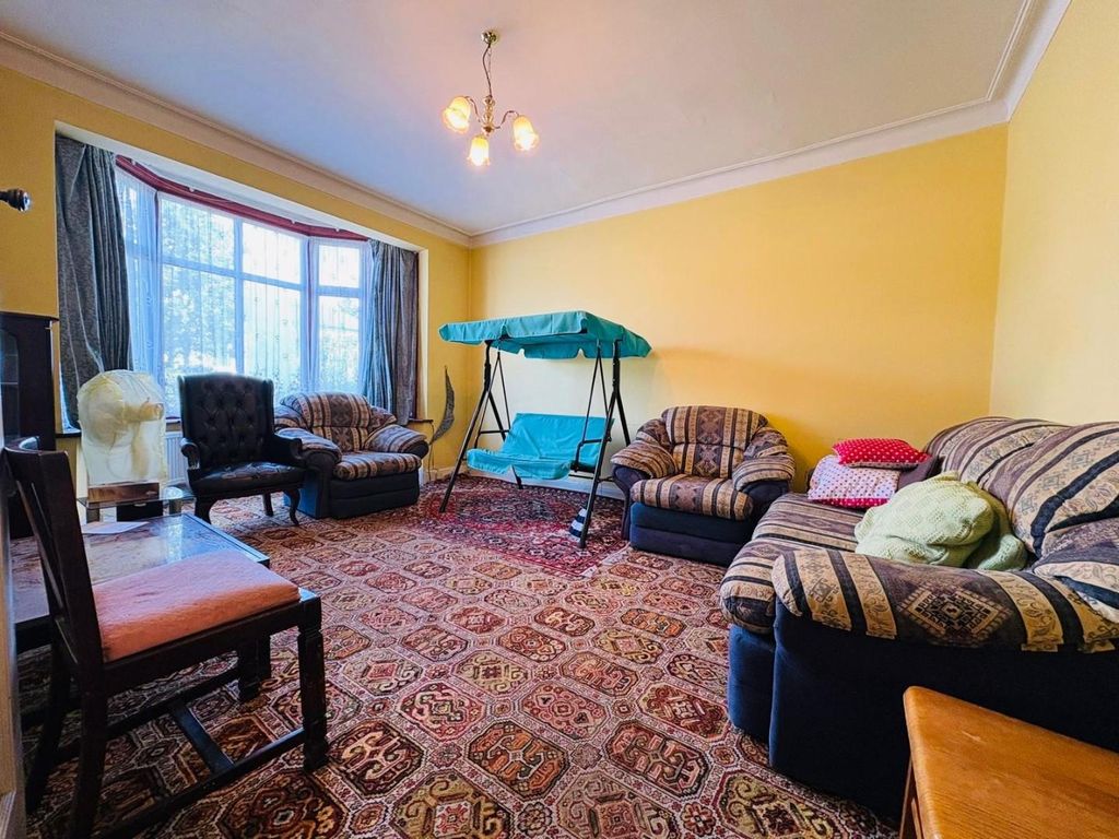 Property photo 2 of 15 Original-567957A7-6576-4381-Aefa-E2Db61E831C1.Jpeg