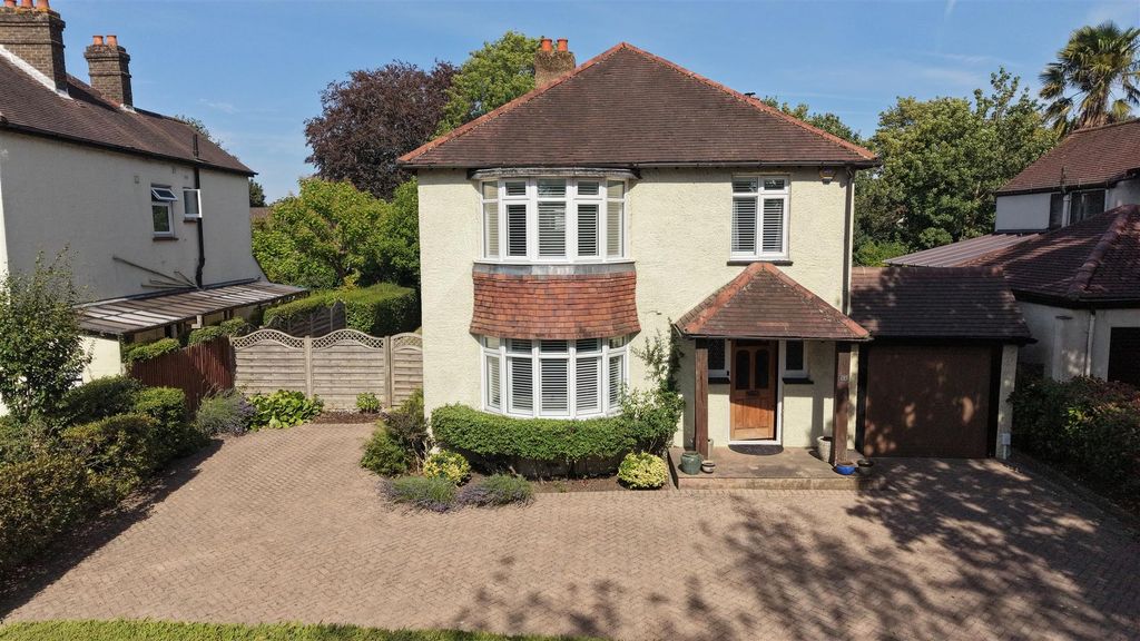 Property photo 1 of 40 1730048297 - 195 Woodcote Road Wallington, Sm6 - 1