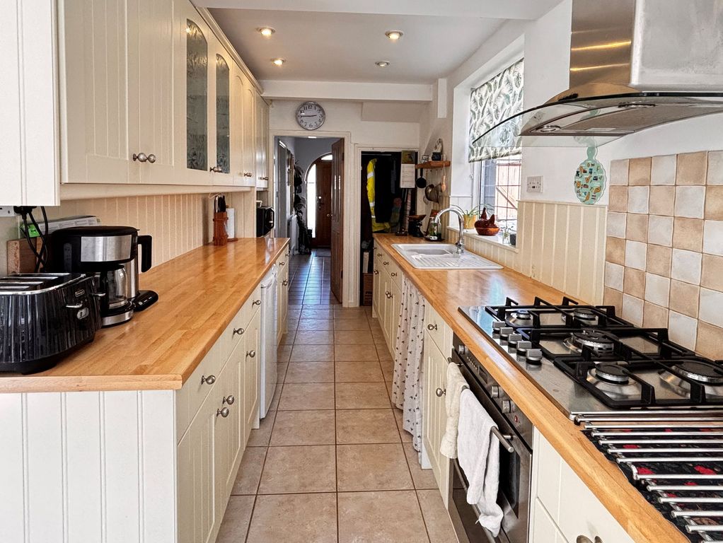 Property photo 2 of 21 Kitchen 2