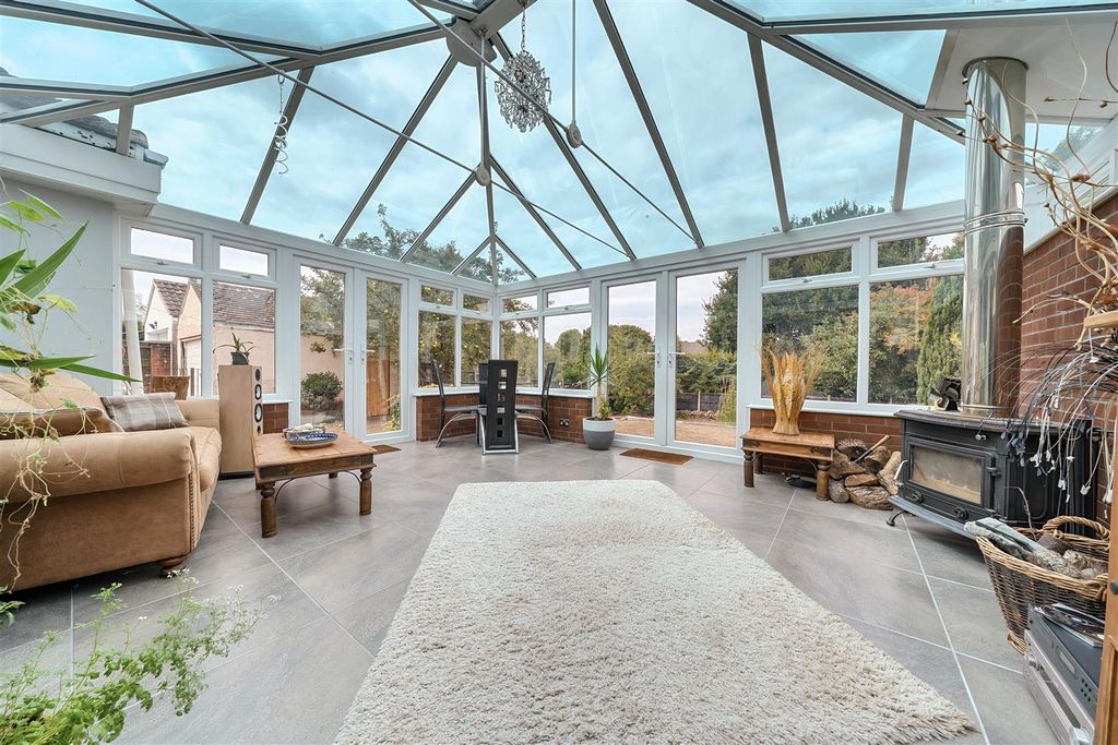 Property photo 2 of 23 Conservatory