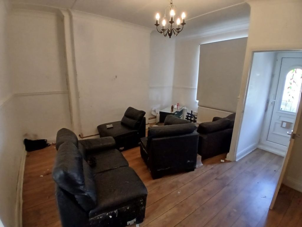 Property photo 3 of 6 6177485B-ba3c-471B-9032-ba77d4052c81