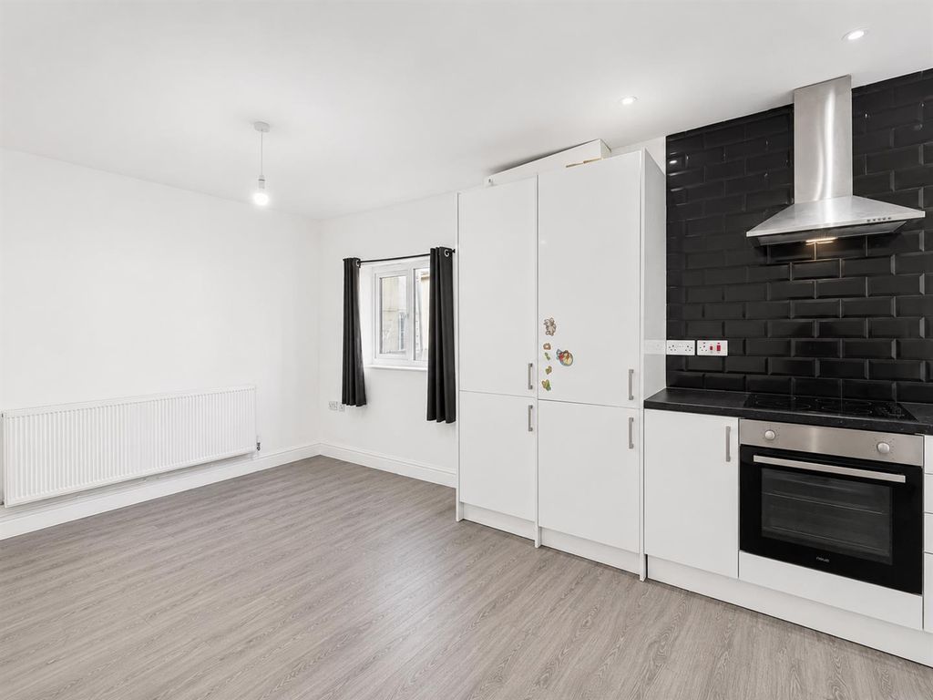 Property photo 1 of 10 Kitchen Lounge.Png
