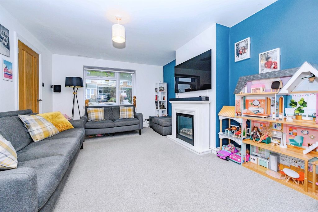 Property photo 2 of 18