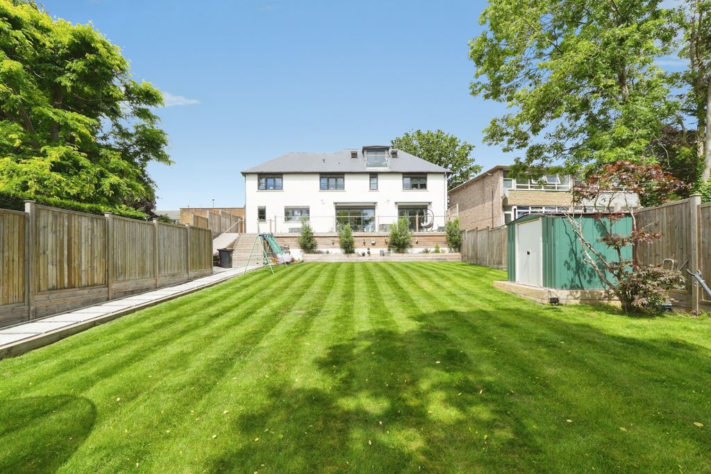 Property photo 1 of 28