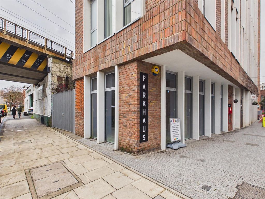 Property photo 1 of 9 Cam04237G0-Pr0270-Still001.Jpg