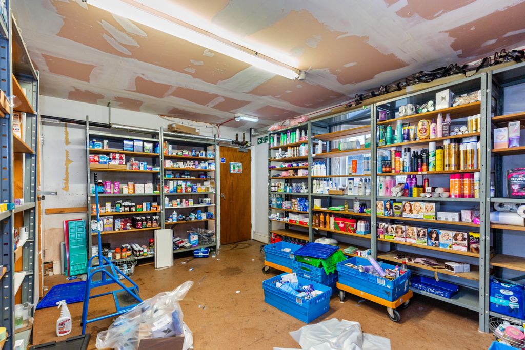 Property photo 2 of 19 125 High Street, Hungerford Berkshire, Rg17 0DL