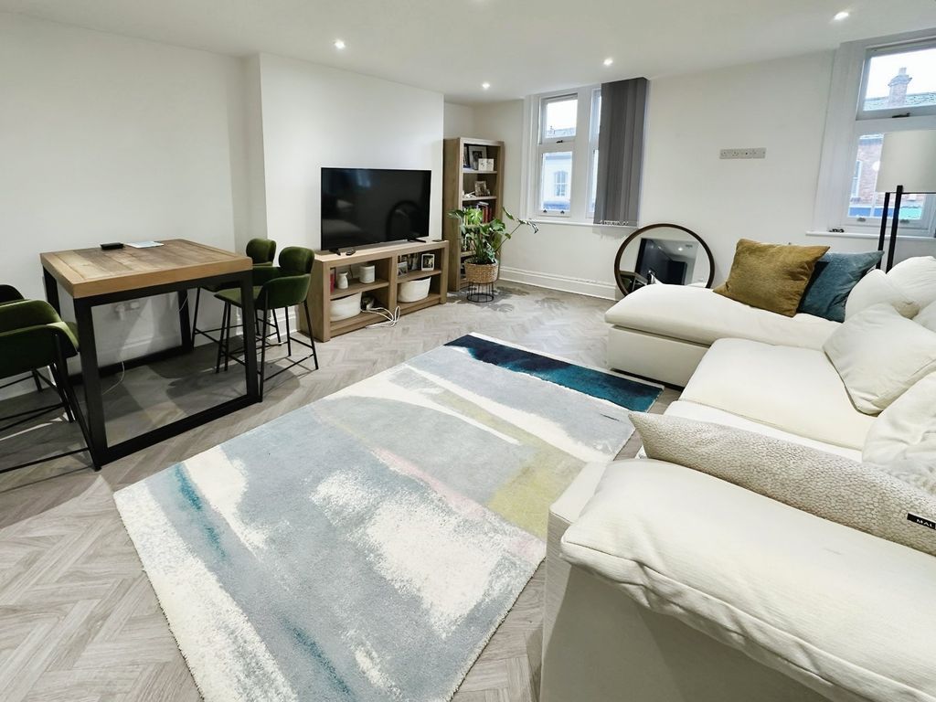 Property photo 3 of 14 Picture No. 15