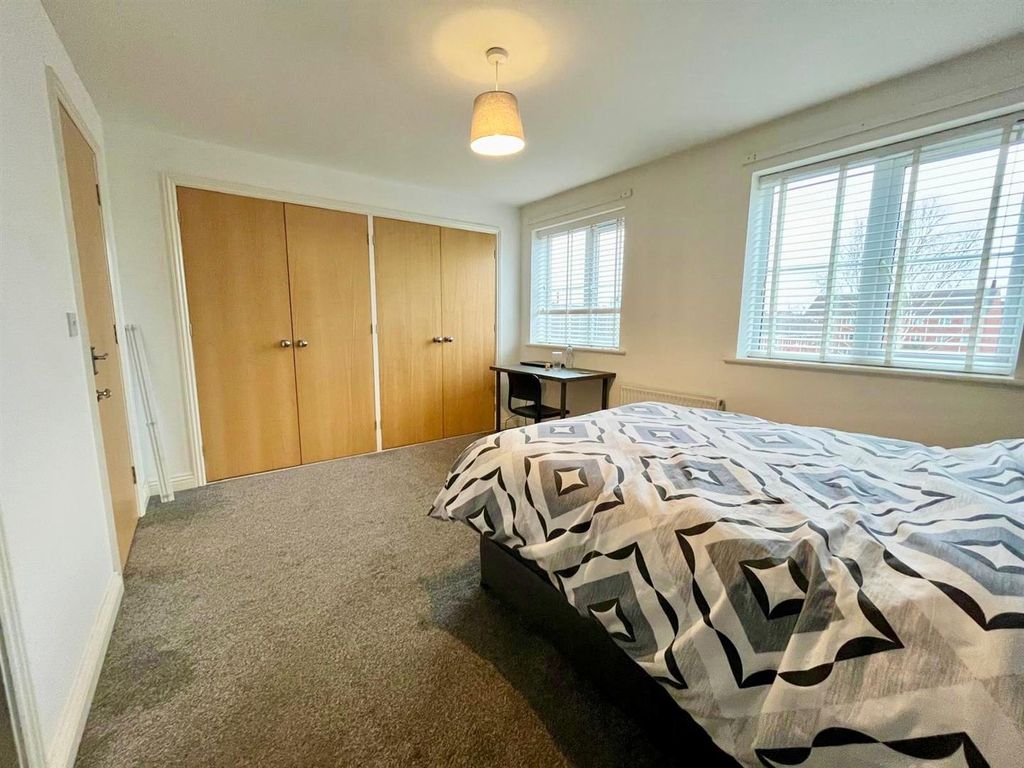 Property photo 2 of 8 Bedroom