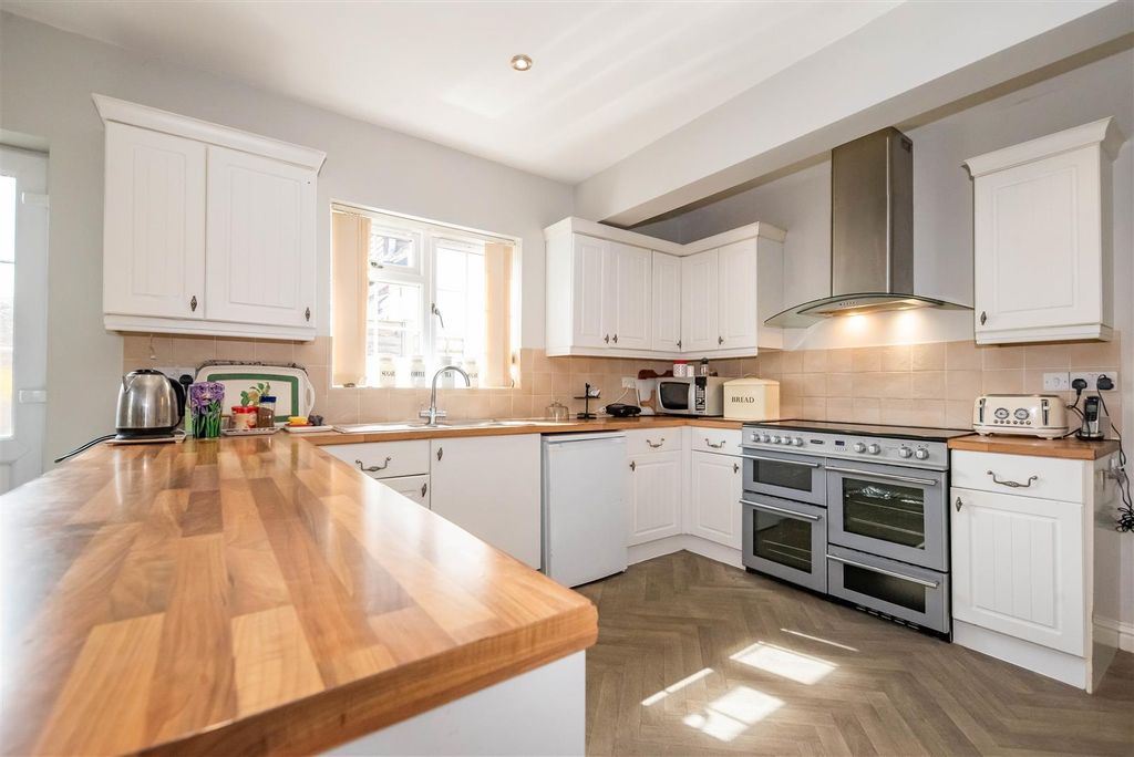 Property photo 3 of 13 Kitchen/Diner