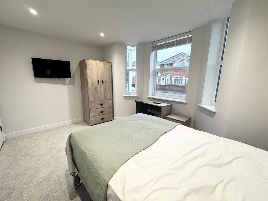 Property photo 2 of 11 Image