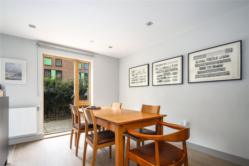 Property photo 3 of 15 Dining Area