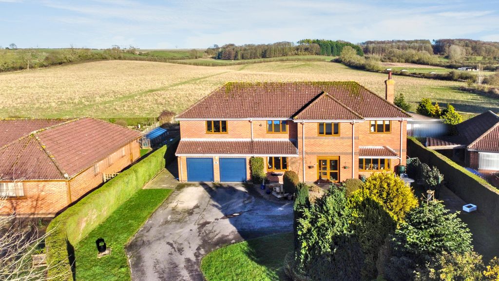 Property photo 1 of 45 5 Glebe Ajpg