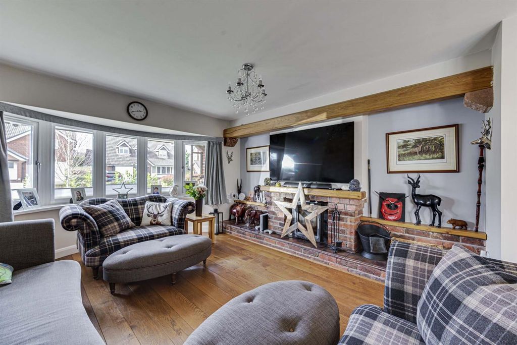 4 bed detached house for saleLinksway, Congleton CW12 photo 4