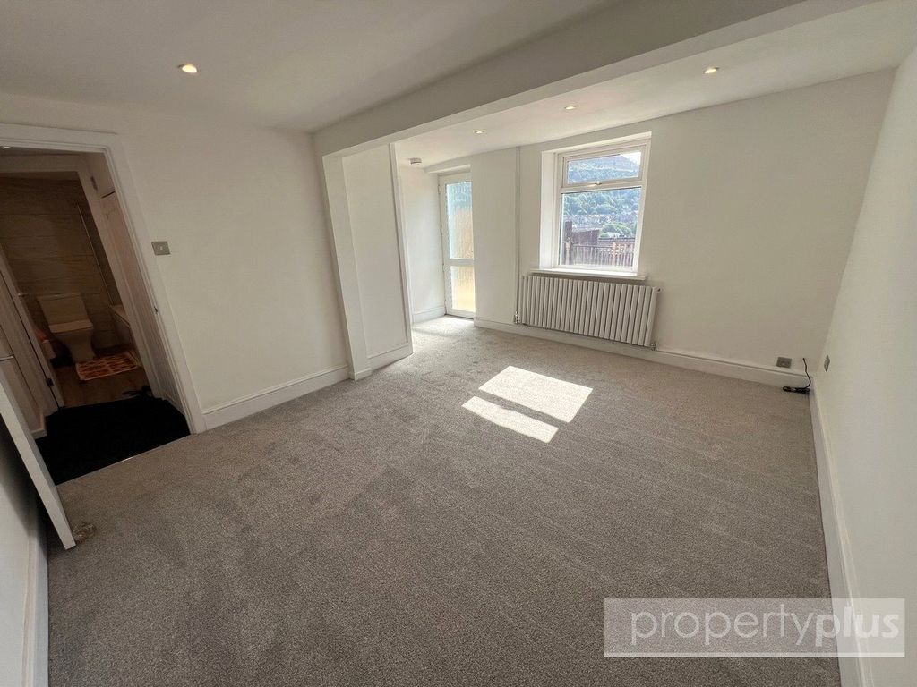 Property photo 3 of 16 Picture No. 09