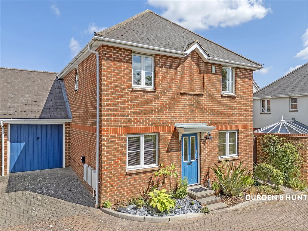 Property photo 1 of 20 St Nicholas Place