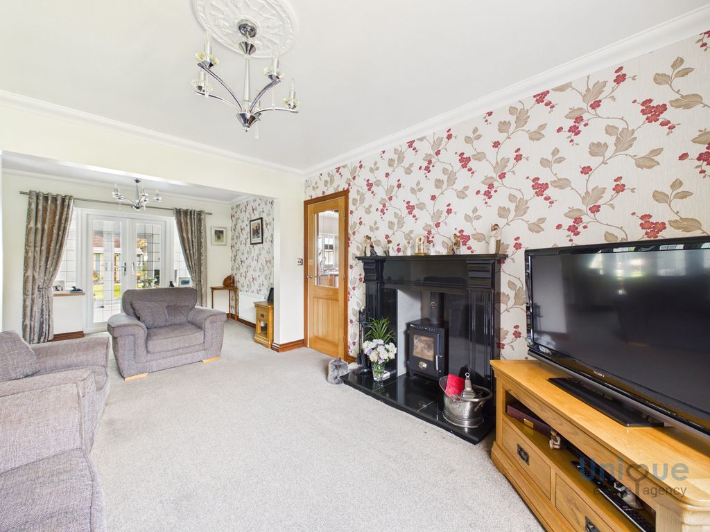 Property photo 2 of 31