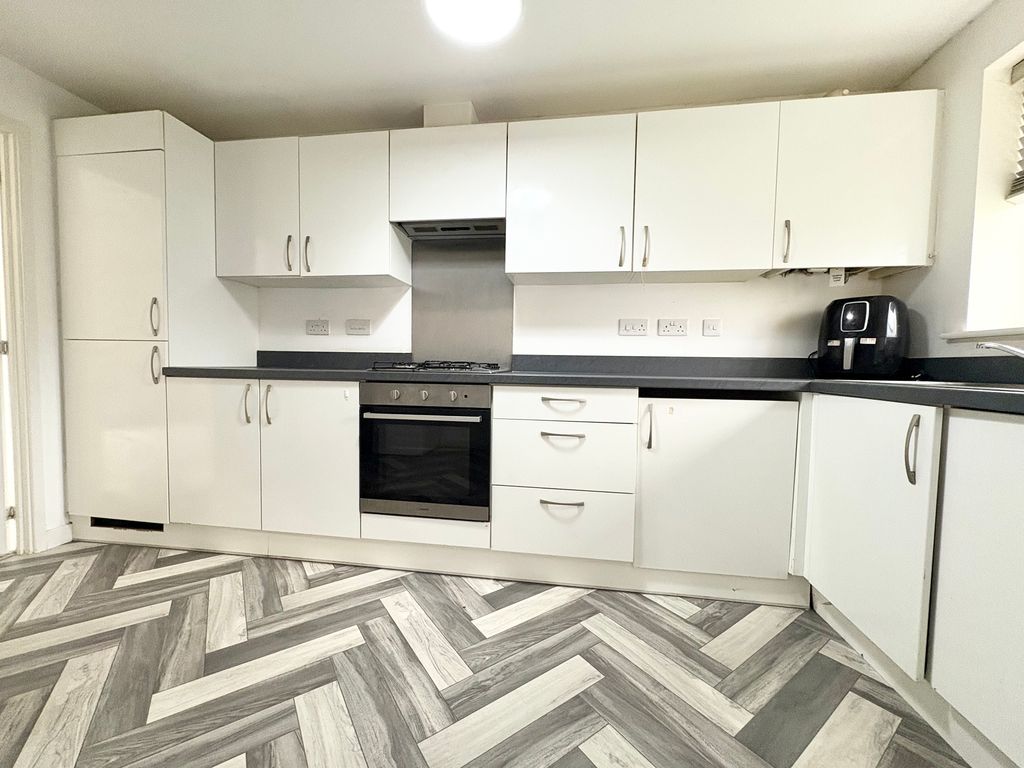 Property photo 2 of 14 Kitchen