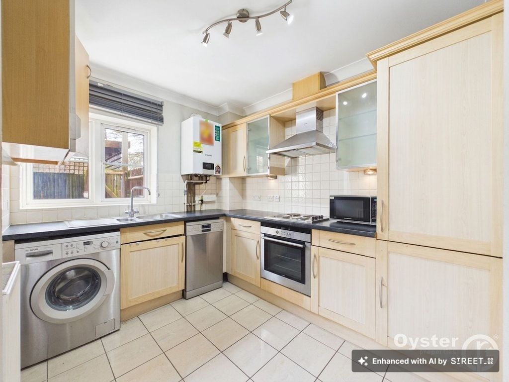 Property photo 3 of 11 Kitchen