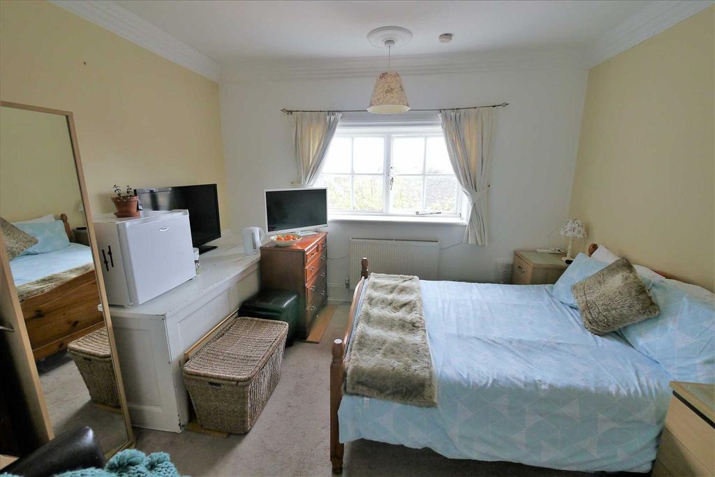 Property photo 2 of 7 Bedroom