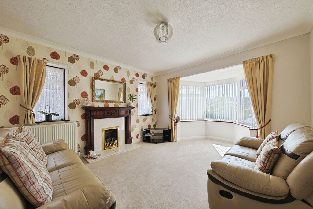 Property photo 2 of 9 4182844