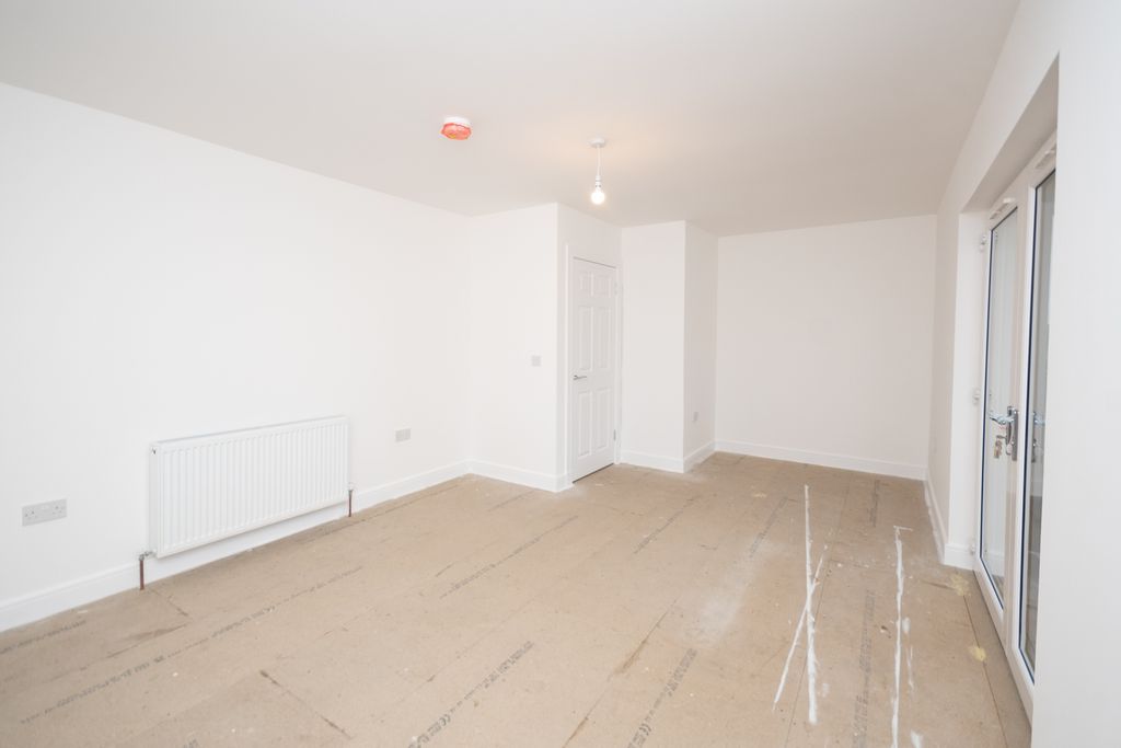 Property photo 3 of 20 Lounge