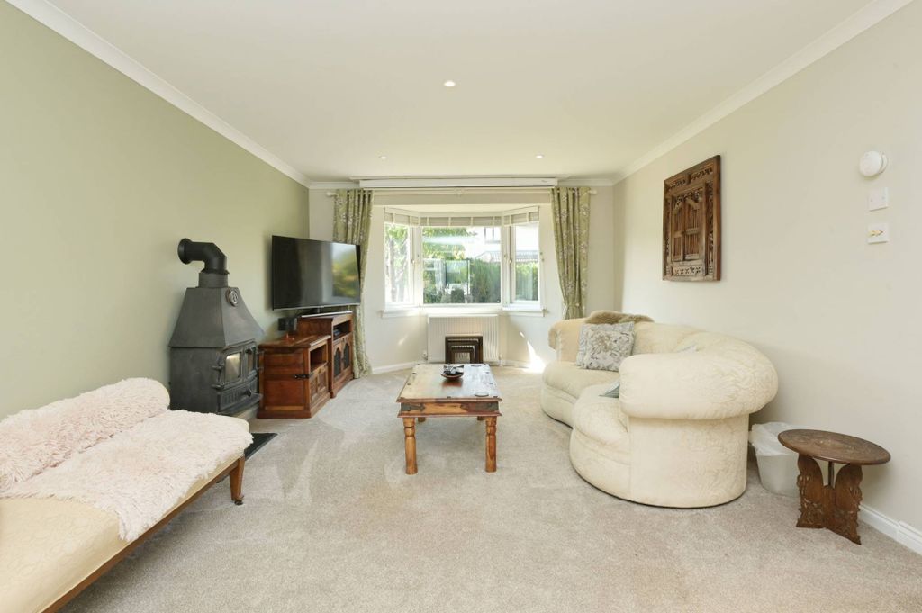 Property photo 2 of 31