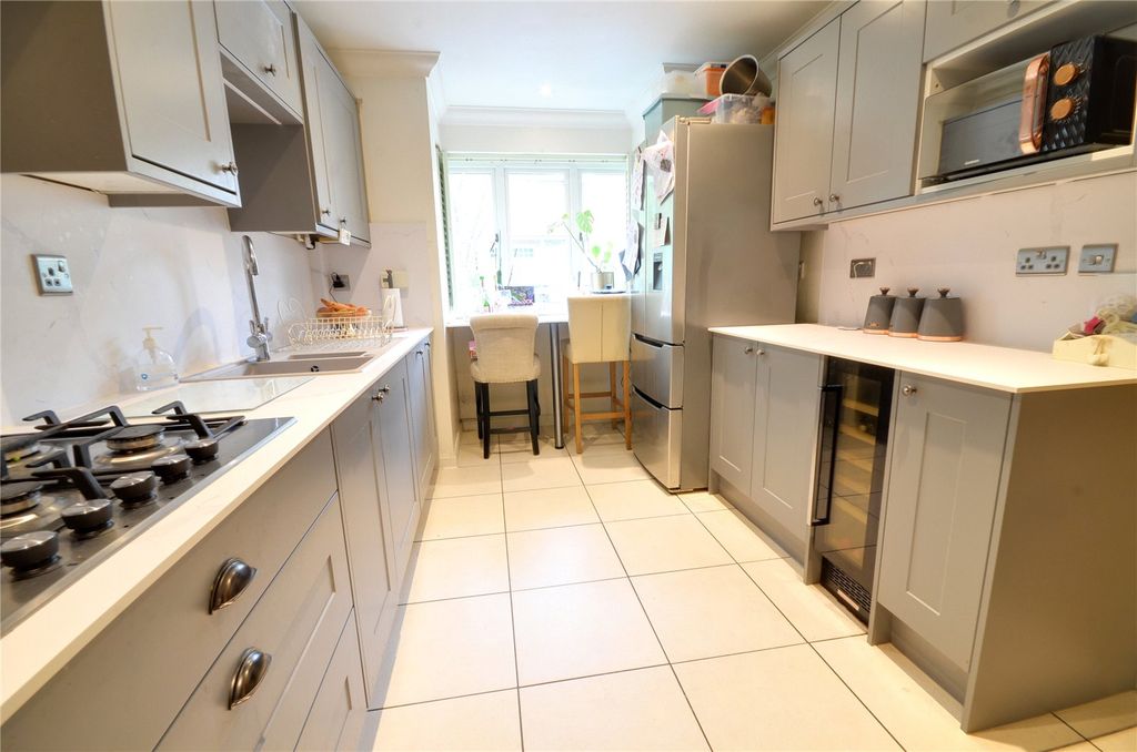 Property photo 2 of 22 Kitchen/Breakfast