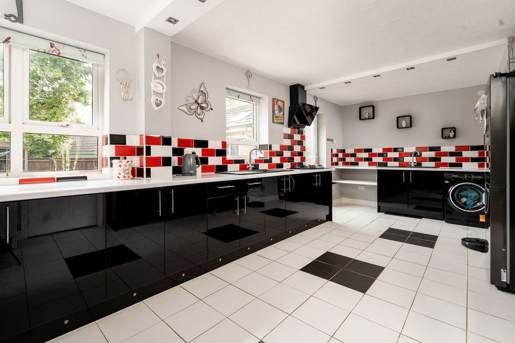 Property photo 3 of 24