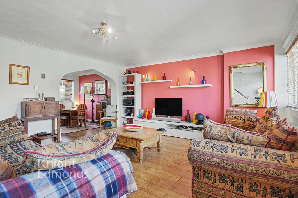 Property photo 2 of 23 Lounge